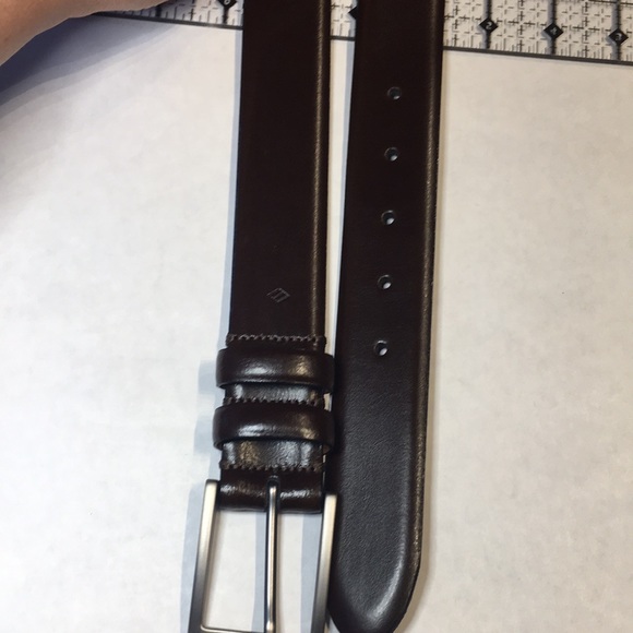 Joseph Abboud beautiful mahogany leather dress belt with brushed metal buckle. - Picture 4 of 10
